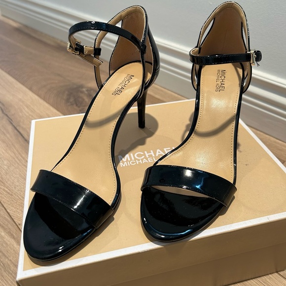 Michael Kors Simone Sandal - Picture 11 of 14
